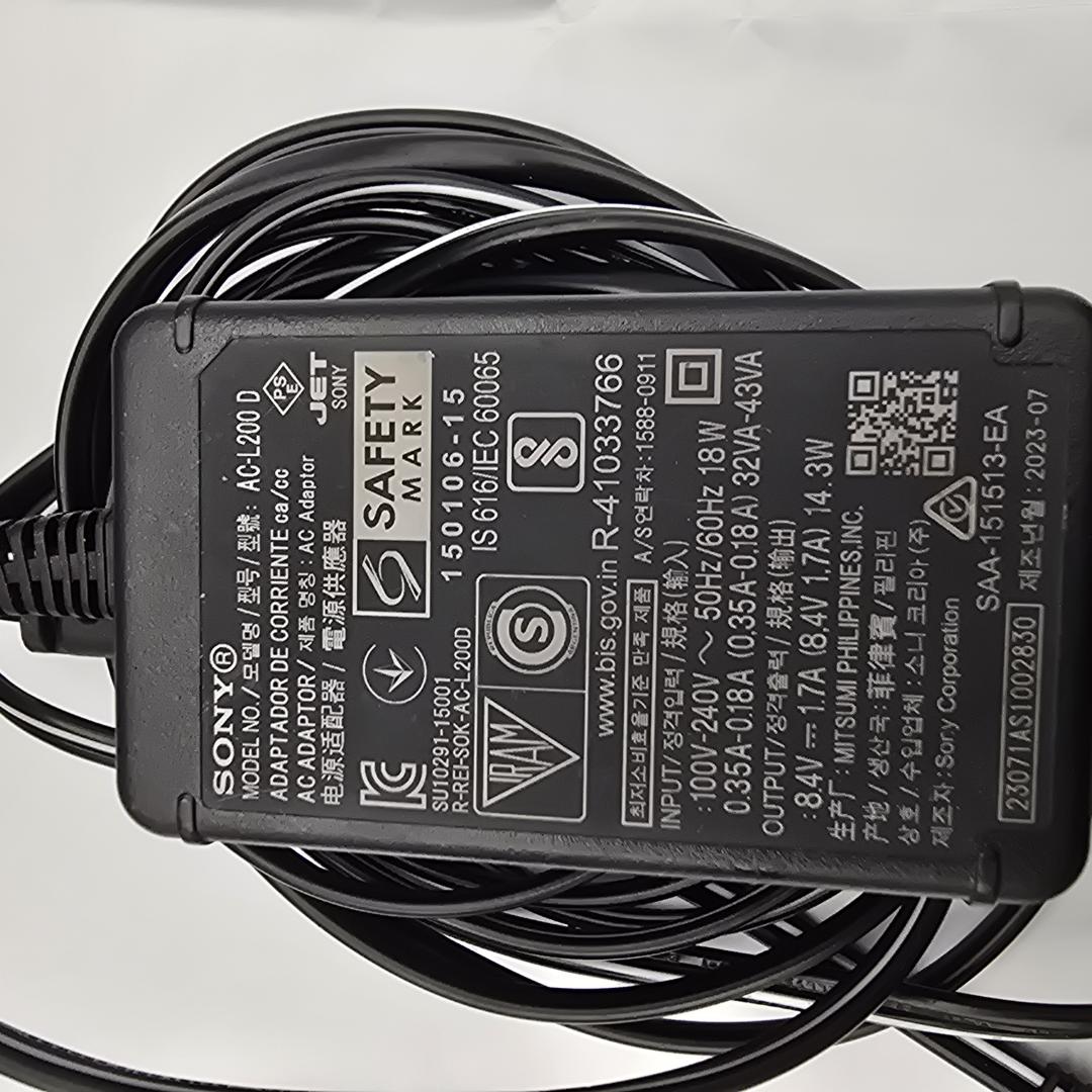 Carregador de Filmadora Sony Modelo AC L200 D original da sony, funciona para varios modelos de filmadoras