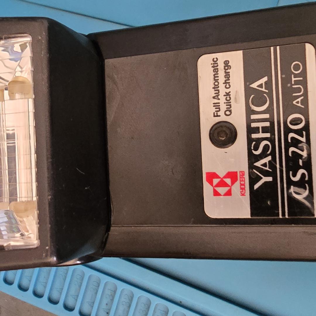 Flash Yashica CS220 original otimo estado serve em cameras compactas analogicas ou SLR